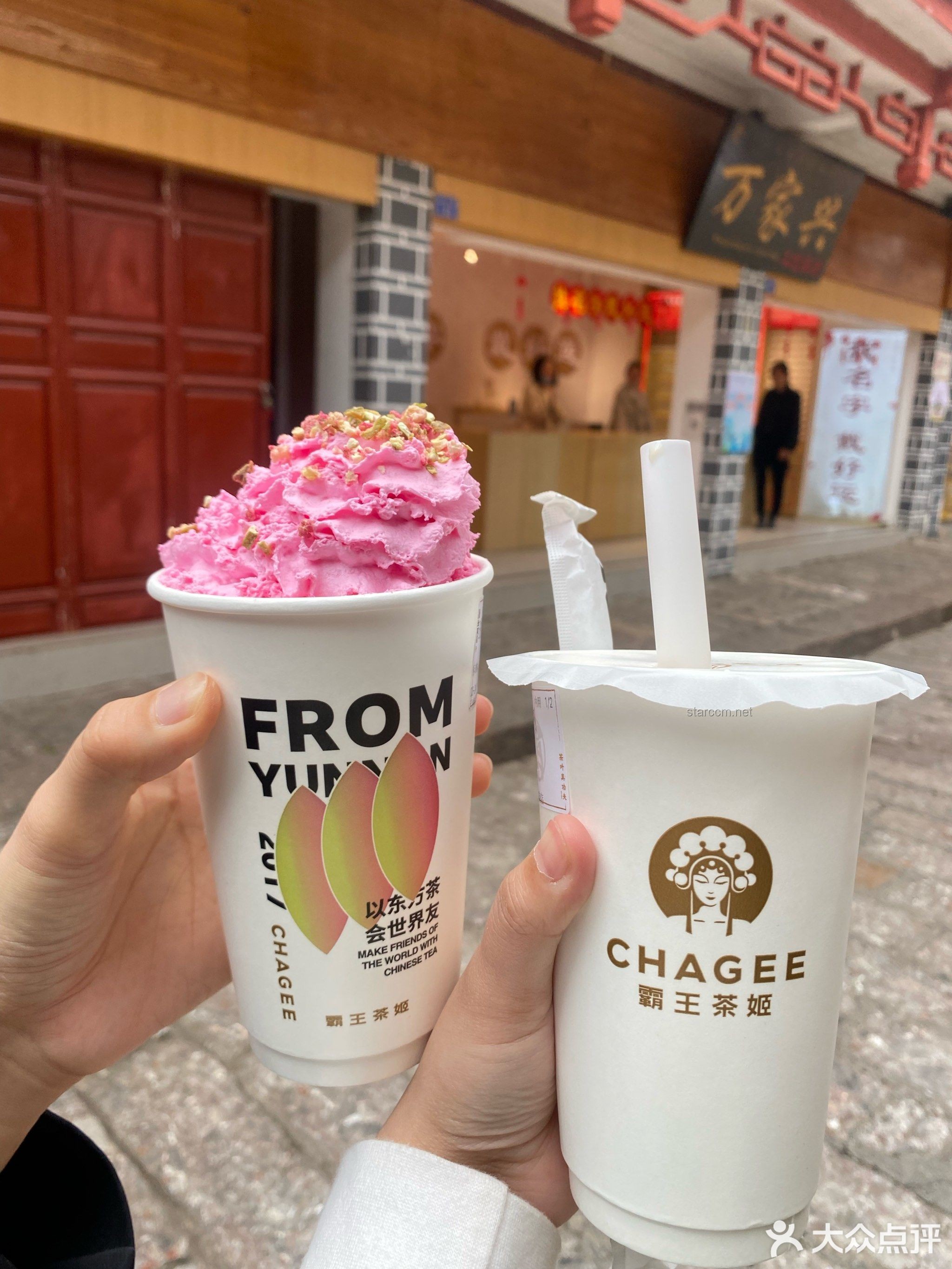 中国人社交基因觉醒时刻：到霸王茶姬CHAGEE TOWN以茶会友实用指南